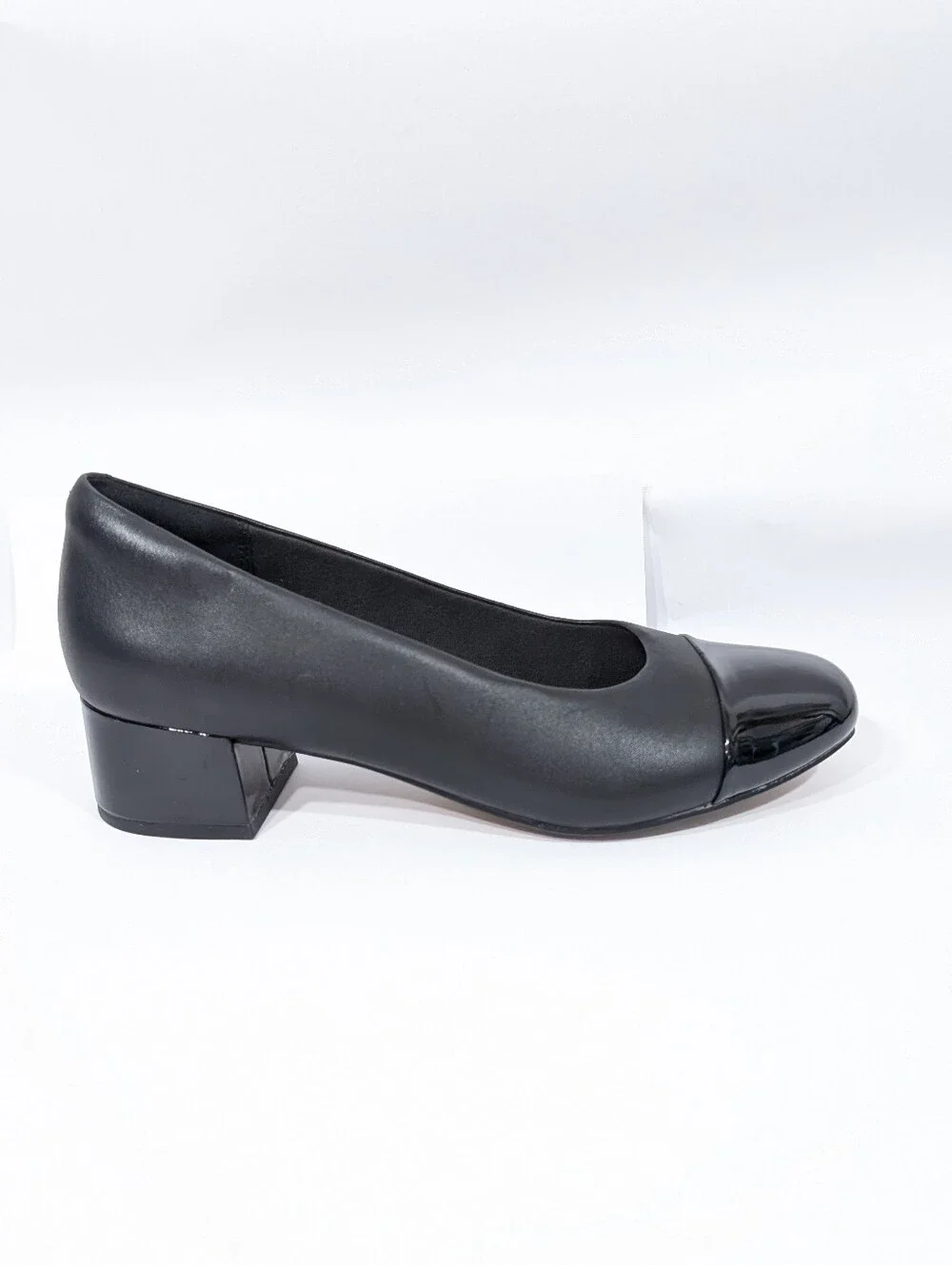 Clarks Iridessa May Cap Toe Pumps sz 8 Women Black Leather Heels Classic fashion